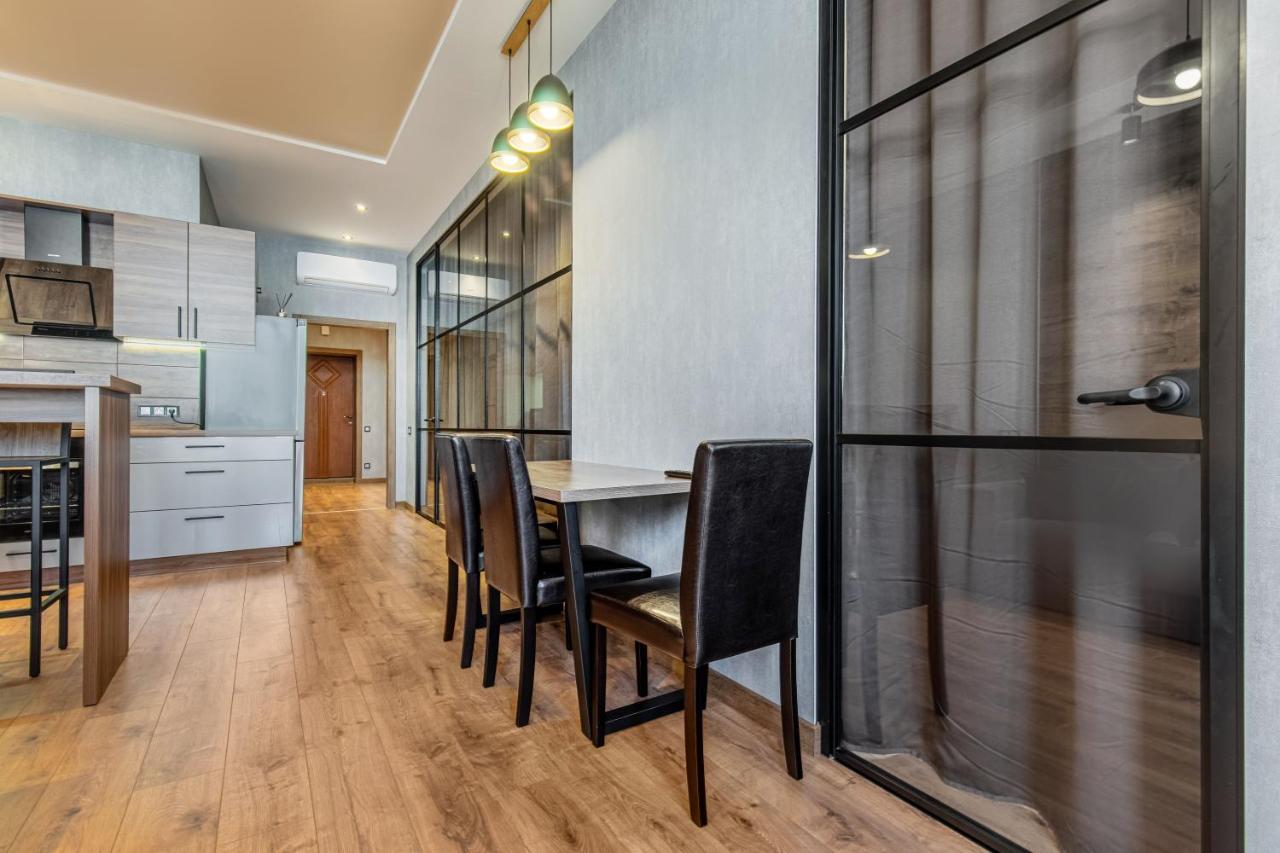 Sea Symphony Wood Style Apartment Odessa Zewnętrze zdjęcie
